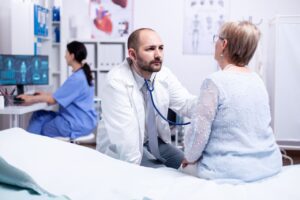 Leia mais sobre o artigo Idosos em planos de saúde crescem de forma constante e batem recorde em número de vínculos no País