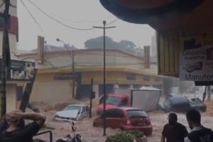 Leia mais sobre o artigo Teve o carro alagado em enchentes? saiba quando seguro cobre estragos da chuva