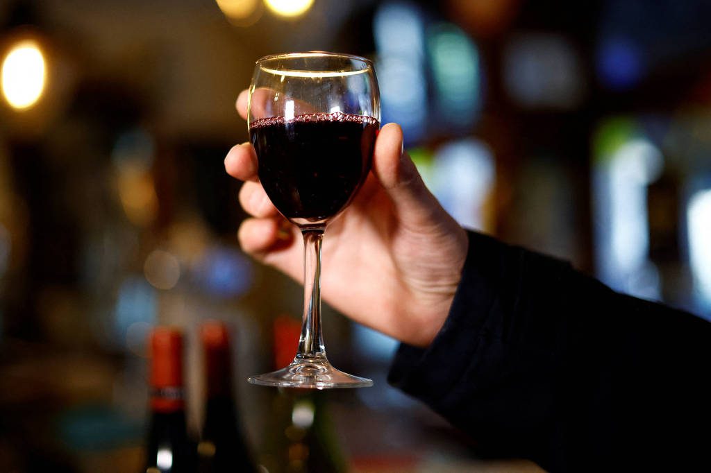 No momento, você está visualizando Vinhos encalham e levam agricultores a destruir plantações e mudar de ramo