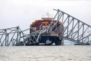 Leia mais sobre o artigo Tragédia em Ponte de Baltimore pode produzir a maior reivindicação de seguro marítimo da história