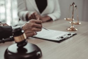 Leia mais sobre o artigo Homem exclui ex-mulher de benefício do seguro de vida, mas Justiça nega alteração