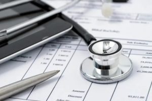 Leia mais sobre o artigo Planos de saúde: número de ações na Justiça dobra em 3 anos e chega a 300 mil em 2024