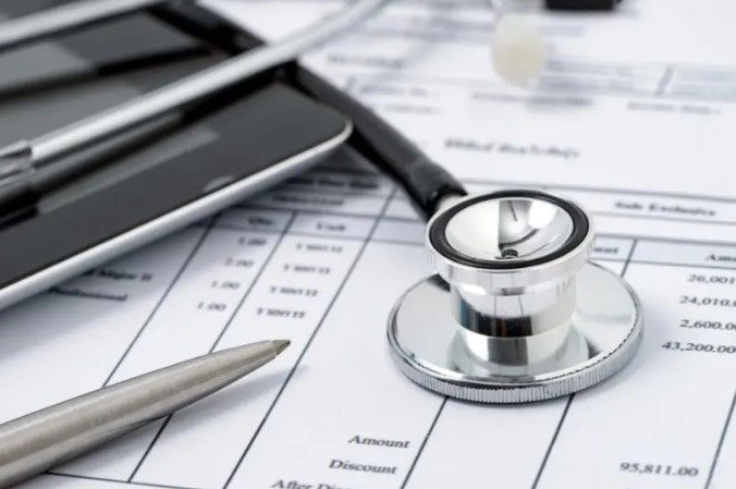 No momento, você está visualizando Planos de saúde: número de ações na Justiça dobra em 3 anos e chega a 300 mil em 2024