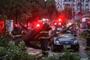 Leia mais sobre o artigo Seguro cobre carro destruído em chuvas? Fique de olho no seu contrato