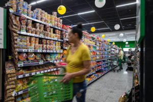 Leia mais sobre o artigo Inflação de maio vem abaixo das previsões com alívio de alimentos e queda de passagem aérea e gasolina