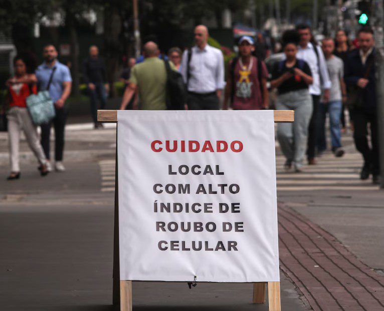 No momento, você está visualizando Quais são as cidades com mais roubos de celular? Um em cada 5 assaltos ocorre em SP