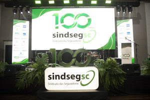 Leia mais sobre o artigo Memórias que Marcam: Os 100 Anos do SindsegSC em Vídeo