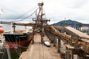 Leia mais sobre o artigo Como tarifaço de Trump pode afetar o Paraná? Saiba quais setores devem ser mais impactados