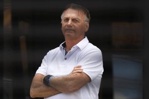 Leia mais sobre o artigo Dólar abre em leve queda nesta quarta-feira com investidores atentos ao julgamento de Bolsonaro