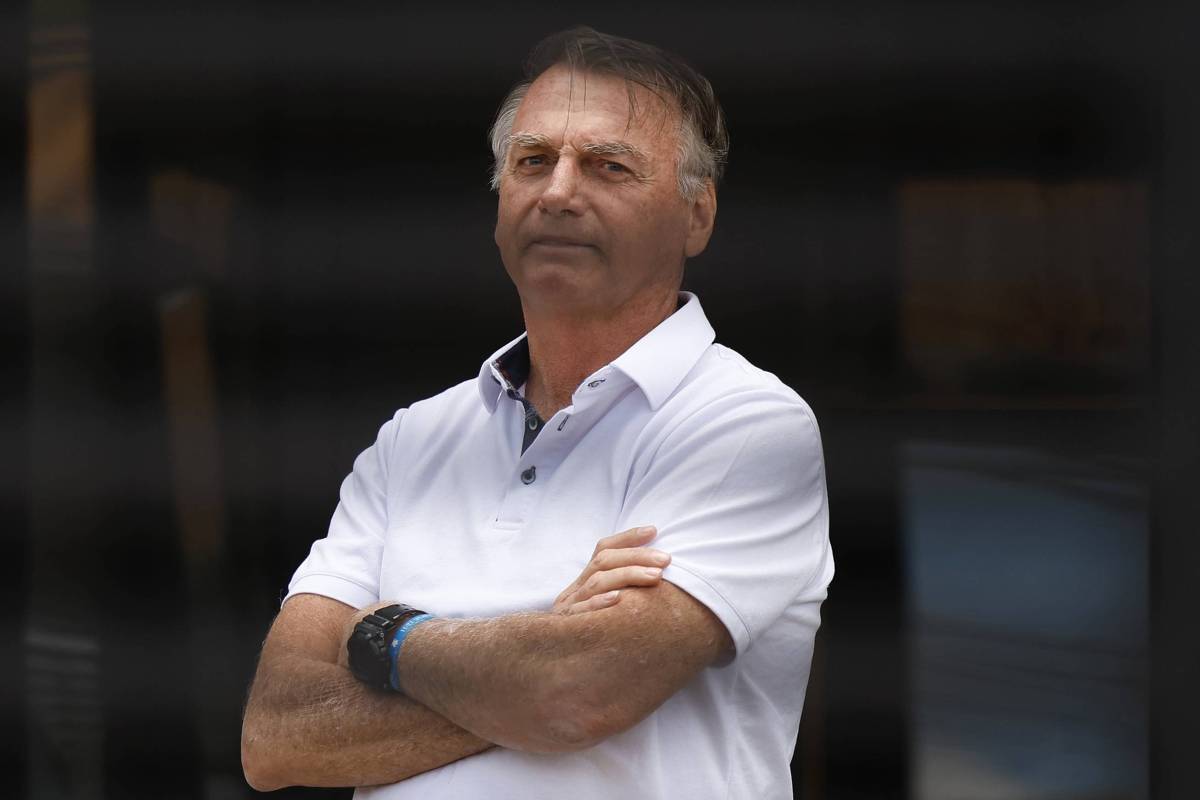 Leia mais sobre o artigo Dólar abre em leve queda nesta quarta-feira com investidores atentos ao julgamento de Bolsonaro